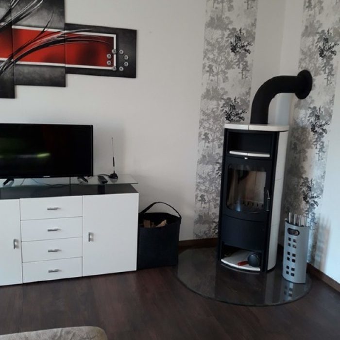 FeWo1 02 Wohnzimmer 2 mit Kamin